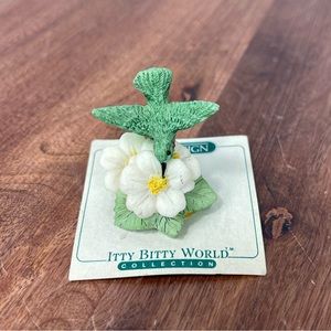 Vintage Itty Bitty world Collection.